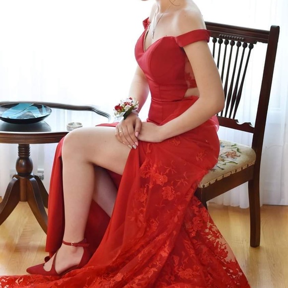 Red prom dress - Picture 1 of 6